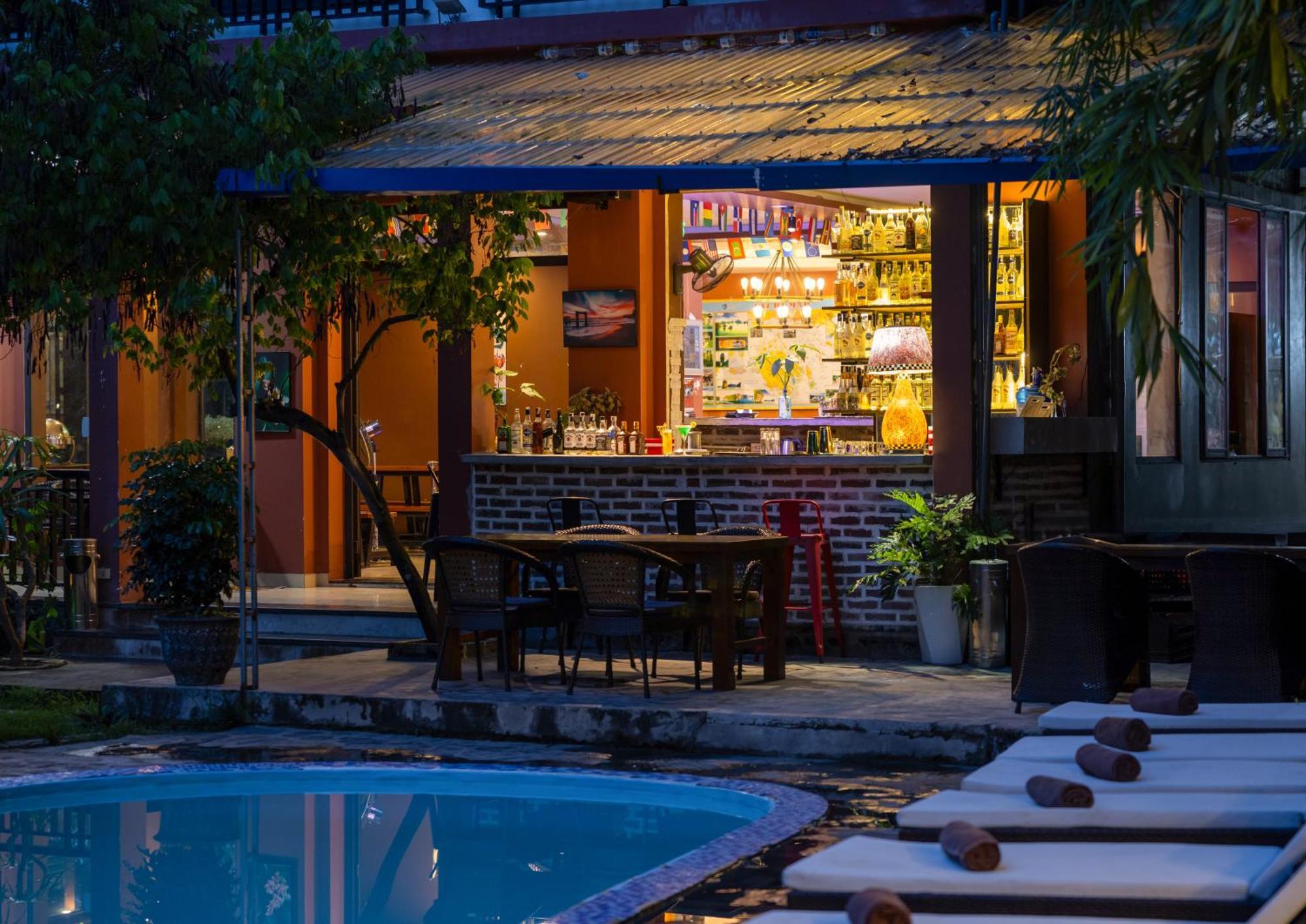Catba Backpackers Hostel & Pool Bar Chan Chau Екстериор снимка